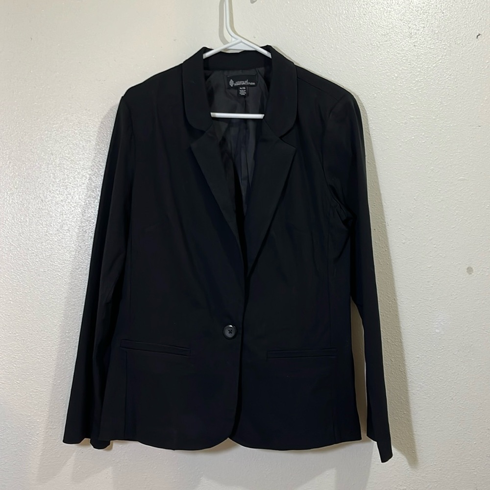 Signature Studio classic black blazer. Size XL.